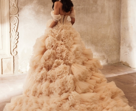 Abito da sposa principessa in tulle e volume scenografico, creazione couture atelier Il Giardino Fiorito delle Spose Roma