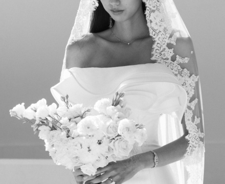 abito da sposa elegante con velo in pizzo sposa reale matrimonio mare Roma atelier Il Giardino Fiorito delle Spose