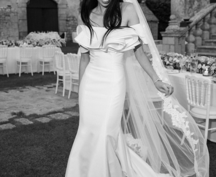 abito da sposa elegante con velo in pizzo sposa reale matrimonio mare Roma atelier Il Giardino Fiorito delle Spose