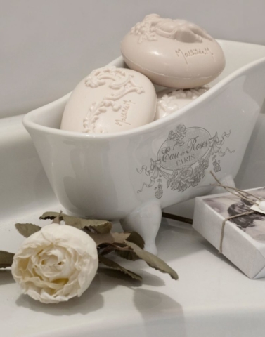 saponette e vasca porta sapone