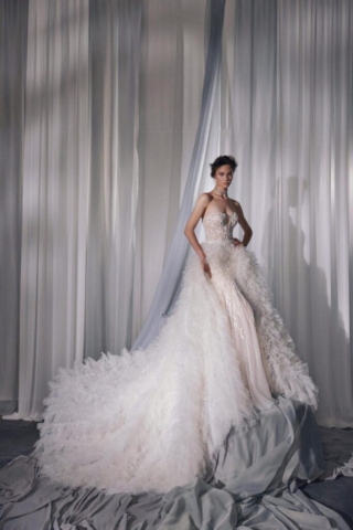 abito ricamato con sopra gonna in tulle