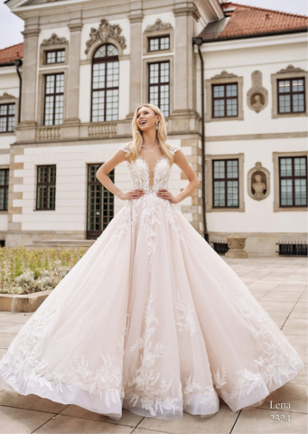 Abito in pizzo con sopragonna di tulle e pizzo