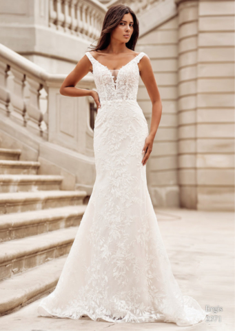 Abito in pizzo con sopragonna di tulle e pizzo