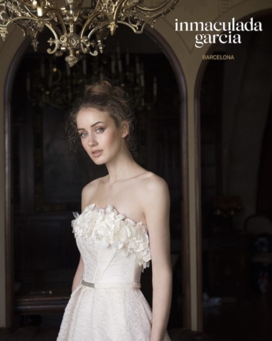 abito da sposa in leggera organza di seta goffrata