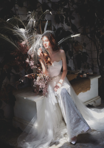 abito con gonna  in tulle staccabile e vestito a sirena in pizzo chantilly