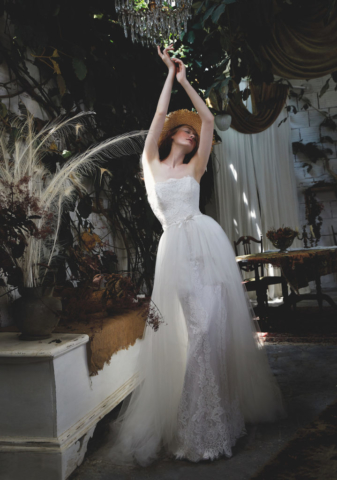 abito con gonna  in tulle staccabile e vestito a sirena in pizzo chantilly