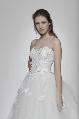 vestito romantico in tulle e ricamo a fiori