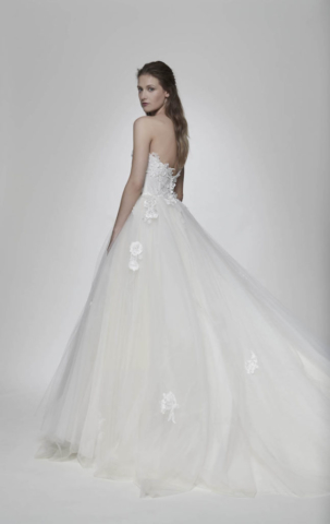 vestito romantico in tulle e ricamo a fiori
