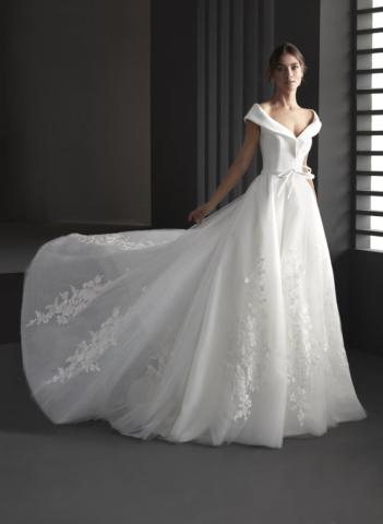 gonna in tulle con applicazioni in pizzo e corpino in cadi
