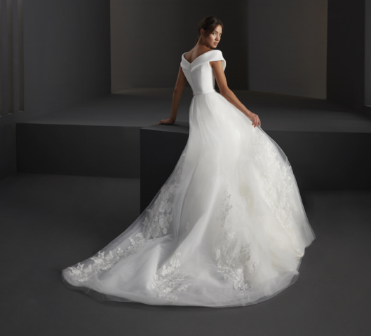 gonna in tulle con applicazioni in pizzo e corpino in cadi