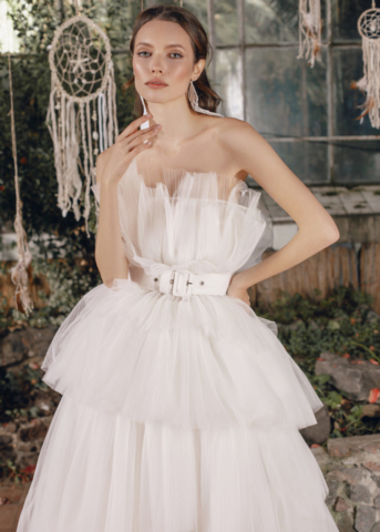 abito da sposa in tulle plissé e balze