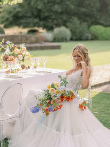 la sposa e il suo bouquet 