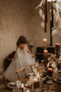 la coda dell'abito da sposa 